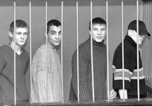 Обвиняемые по делу об убийстве в сентябре 2003 года таджикской девочки - Дмитрий Данилов, Дмитрий Харитдинов, Александр Крылов и Юрий Антонов