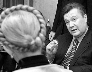 По одному из вариантов, Янукович становится президентом, Тимошенко остается премьером