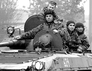 Командир бронетанкового батальона заявил, что утром получил приказ от руководителей мятежа завести технику и направиться в Тбилиси