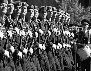 9 мая вся Россия встретила традиционными военными парадами