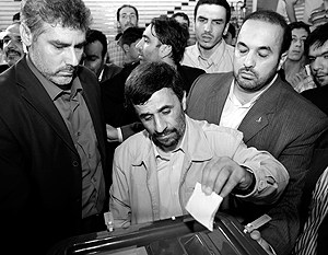Ранее фаворитом президентской гонки считали Ахмадинежада