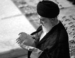 Али Хаменеи впервые за многие годы попал в ситуацию, когда решается его политическая судьба