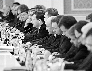Медведев проводит ноябрьское заседание Госсовета. Неделю назад губернаторы узнали, что система их утверждения на должность изменится