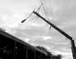 Шквалистый ветер повредил линии электропередачи в нескольких регионах