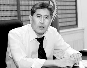 По словам единого кандидата от оппозиции Алмазбека Атамбаева, «выборы проходят с грубейшими нарушениями»