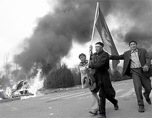 «Тюльпановая революция» 2005 года привела к свержению Акаева и воцарению Бакиева