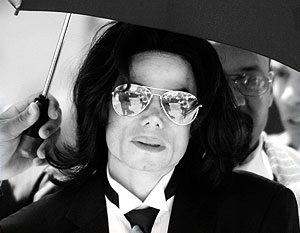 Врач Майкла Джексона признался, что дал певцу сильное обезболивающее