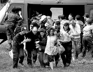 Около ста жителей деревни Сяолинь были эвакуированы вертолетом