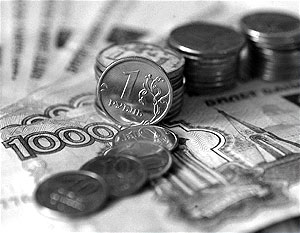 Рубль укрепился против доллара и евро