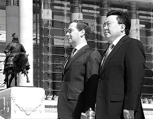 Переговоры двух президентов прошли в специальной юрте, построенной на пятом этаже государственного дворца