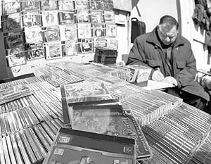В России широко распространено нарушение прав интеллектуальной собственности, особенно в сфере розничной торговли CD