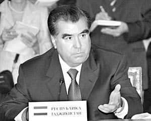 Президент Таджикистана Эмомали Рахмонов отказался от планов по приватизации Таджикского алюминиевого завода