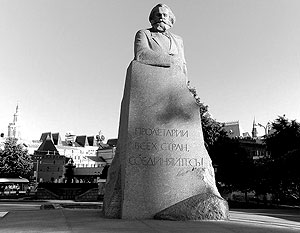 Памятник Карлу Марксу хотят убрать с Театральной площади
