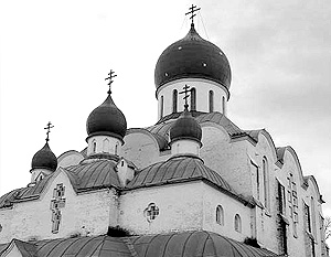 Украинские раскольники нападают на православные храмы