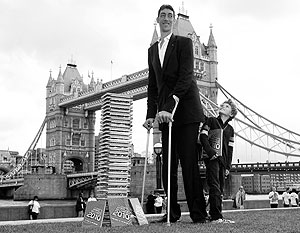 Назван самый высокий человек в мире