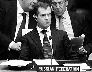 Дмитрий Медведев на заседании Совбеза ООН, за его спиной – помощник президента Приходько и глава МИД Лавров