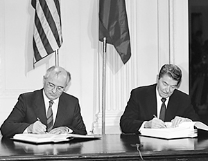 Более 30 лет назад Горбачев и Рейган нашли в себе силы не допустить горячей войны и подписали ДРСМД