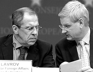 Глава МИД России Сергей Лавров и его коллега из председательствующей в ЕС Швеции  Карл Бильдт