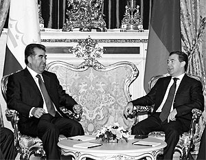 Рахмон сказал Медведеву, что русский язык для Таджикистана – это «окно в науку и средство общения с внешним миром»