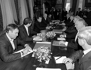 Дмитрий Медведев и лидеры думских партий встречались в неформальной обстановке, за чаем