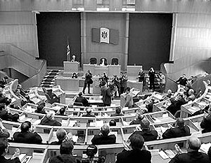 После предложения коалиции проголосовать за Мариана Лупу коммунисты покинули зал заседаний парламента