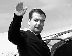 Вместе с Медведевым в Рим летят 11 российских министров