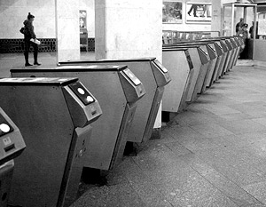 Лужков утвердил новые тарифы на проезд в метро