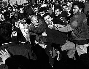 Толпа освободила приговоренных к смерти в Иране