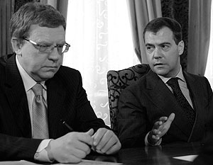 Медведев попросил Кудрина не забывать о вежливости