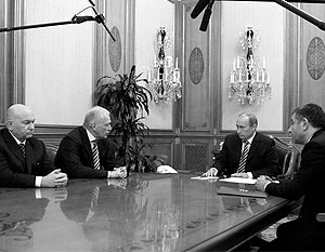 Премьер-министр РФ встретился с мэром Москвы Юрием Лужковым, спикером Госдумы Борисом Грызловым и экс-премьером Грузии Зурабом Ногаидели