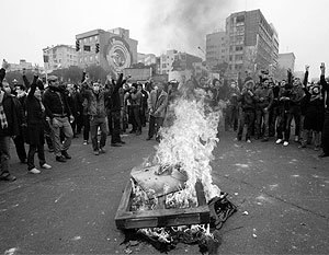 Беспорядки в Тегеране, во время которых уже погибли люди, продолжаются