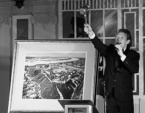 Фотография Медведева продана на благотворительном аукционе в Петербурге