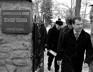 Дмитрий Медведев нашел в Таганроге «чеховский дух»