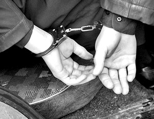 Подросток сумел освободиться от наручников сам