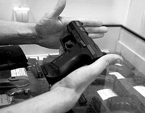 Травматический пистолет в руках россиян стал грозным оружием