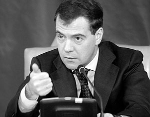 Медведев приструнил своих помощников за посторонние разговоры