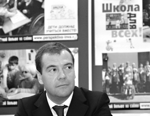 Медведев: ЕГЭ нужно совершенствовать