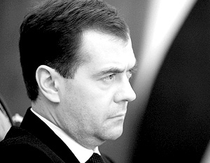 Медведев предупредил чиновников об ответственности за неисполнение его поручений