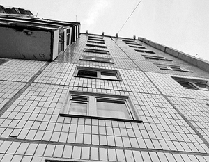 В ходе драки мужчину выбросили с пятого этажа в Москве