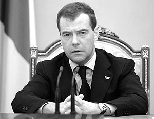 Медведев спрашивает, почему позиция правительства по дорогам до сих пор не согласована