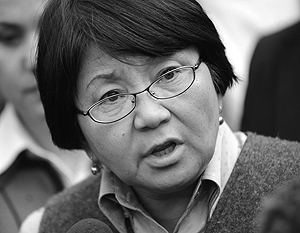 Отунбаева: США была важнее база «Манас», чем демократия