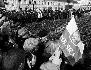 Почтить память президента вышла вся Варшава