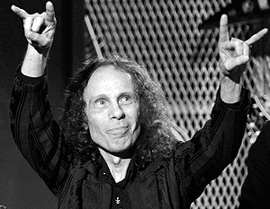 Легендарный рок-музыкант умер в США