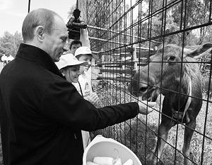 Путин посетил «Лосиный остров» и угостил лосиху Лушу эскимо