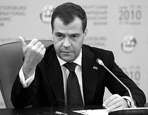 Дмитрий Медведев требует назвать имена нерасторопных чиновников