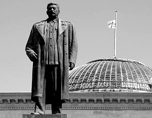 Памятник Сталину снесен в Гори