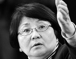 В правовое поле Роза Отунбаева поведет народ Киргизии в статусе самоназначенного президента