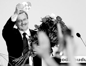 Бронислав Коморовский  из временного стал постоянным президентом Польши 
 
