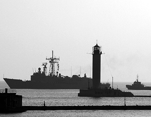 Американский фрегат «Тейлор» бросил якорь в порту Одессы, и финансируемые американцами учения начались