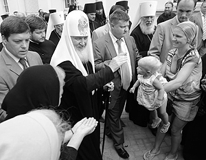 В отличие от прошлого визита на Украину времен Ющенко эта поездка патриарха широко освещалась официальной прессой республики